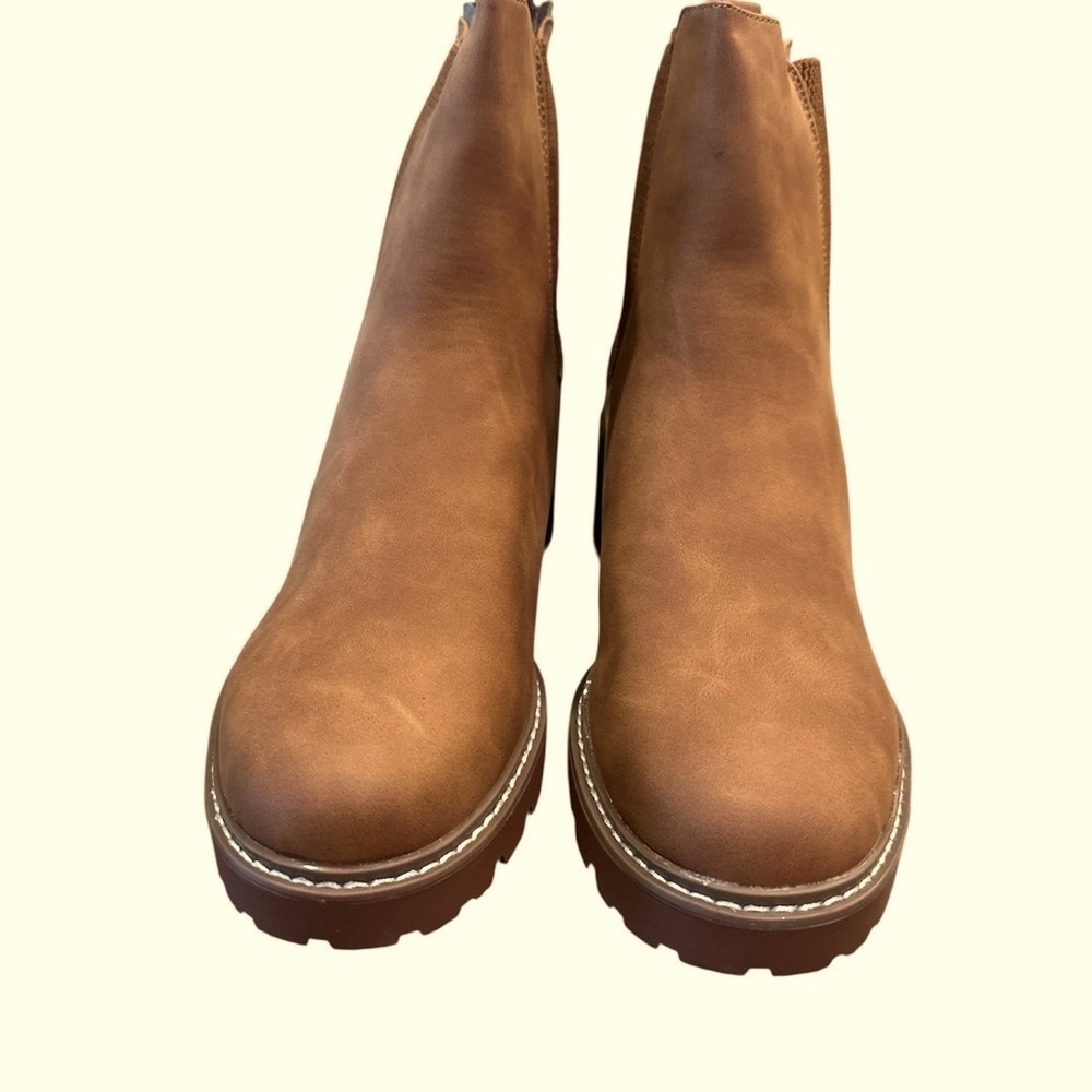 Forever Agenda Platform Chelsea Boot Size 10 Tan Slip On Round Toe NEW - Picture 5 of 12